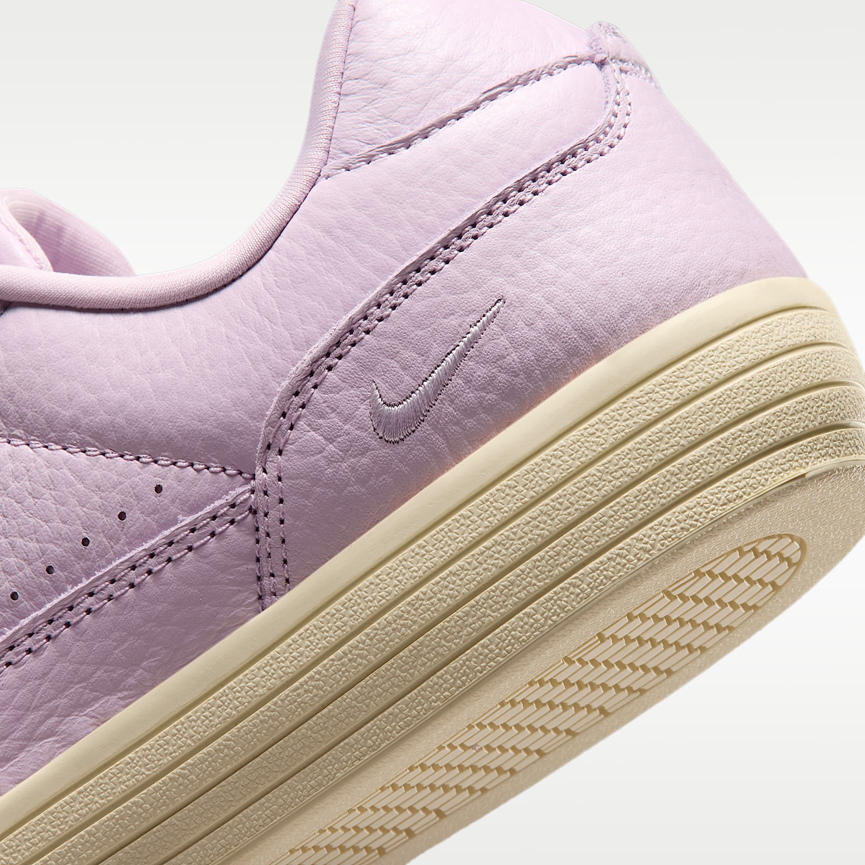 Nike Tennis Centre Damenschuh – Bleached Lilac/Muslin/Pink Foam/Bleached Lilac