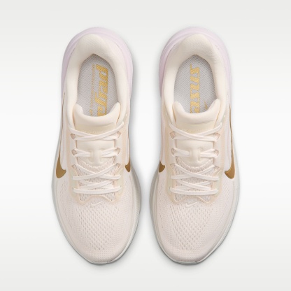 Nike Pegasus 42 Straßenlaufschuh (Damen) – Chalk/Spruce Aura/Bleached Lilac/Metallic Gold
