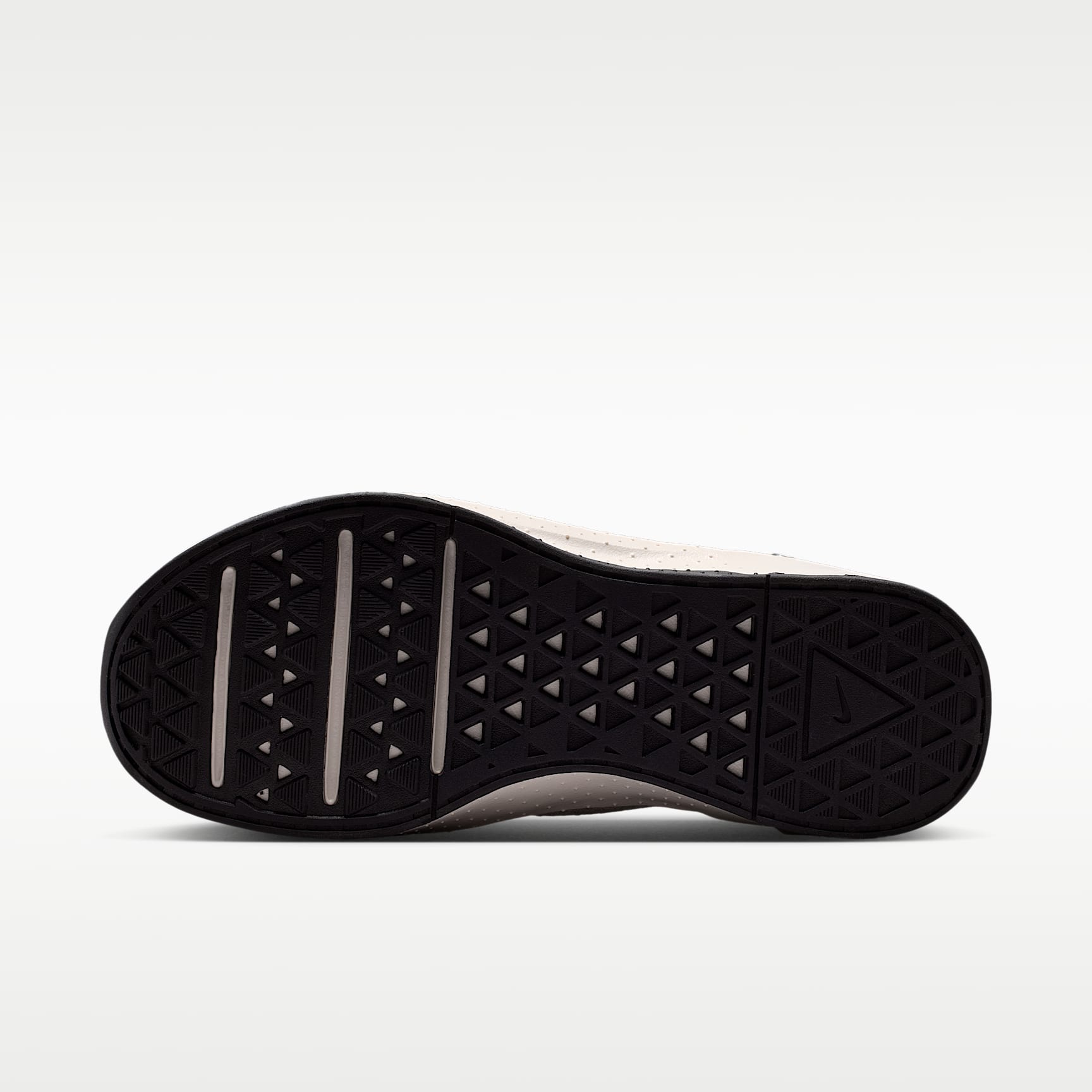 Nike MC Trainer 4 Trainingsschuh (Damen) – Phantom/Schwarz/Metallic Silver