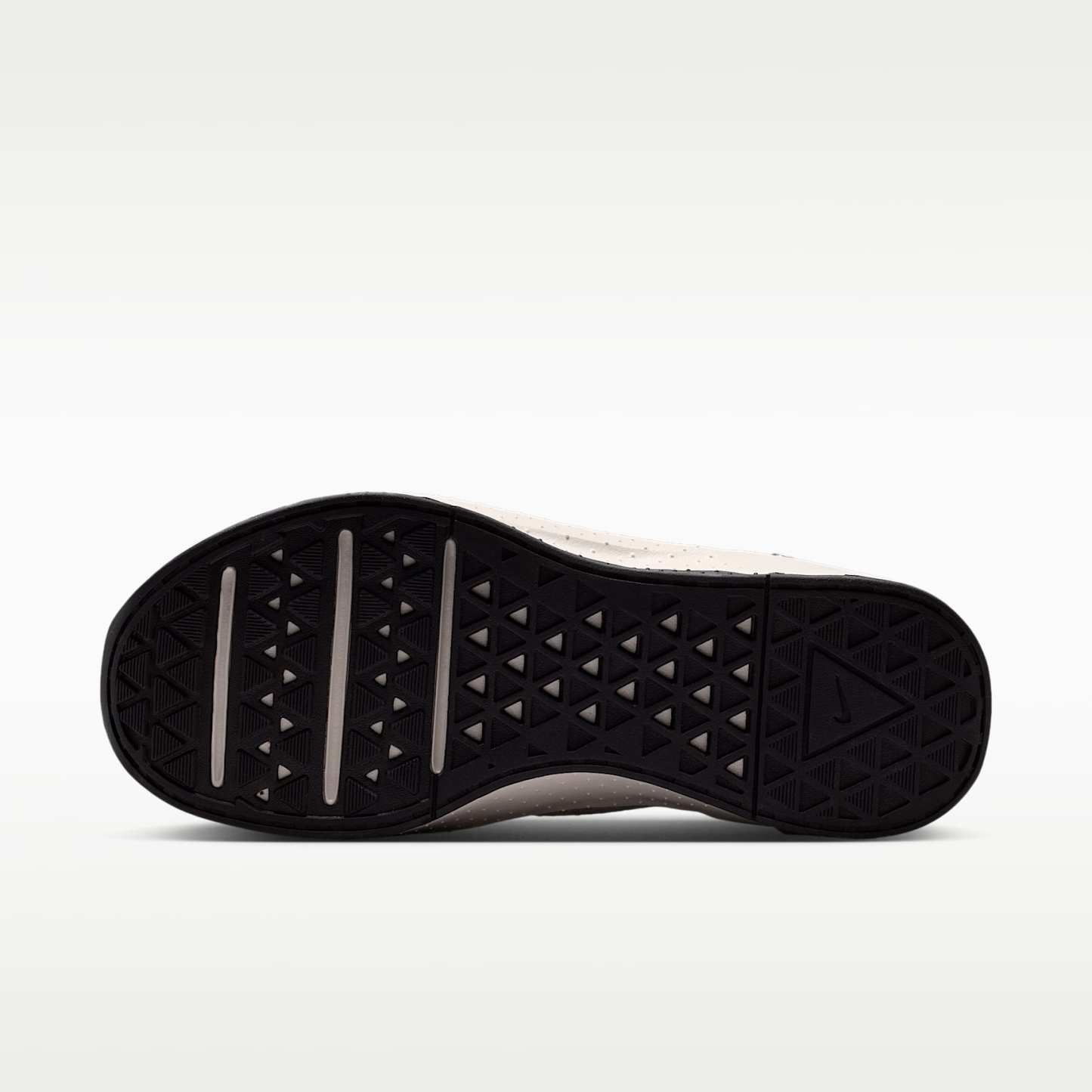 Nike MC Trainer 4 Trainingsschuh (Damen) – Phantom/Schwarz/Metallic Silver