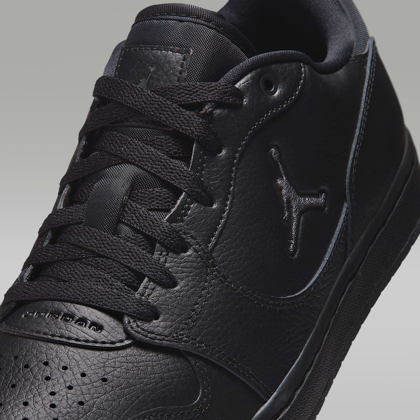 Jordan Court Connect Low Herrenschuhe – Schwarz/Dark Smoke Grey