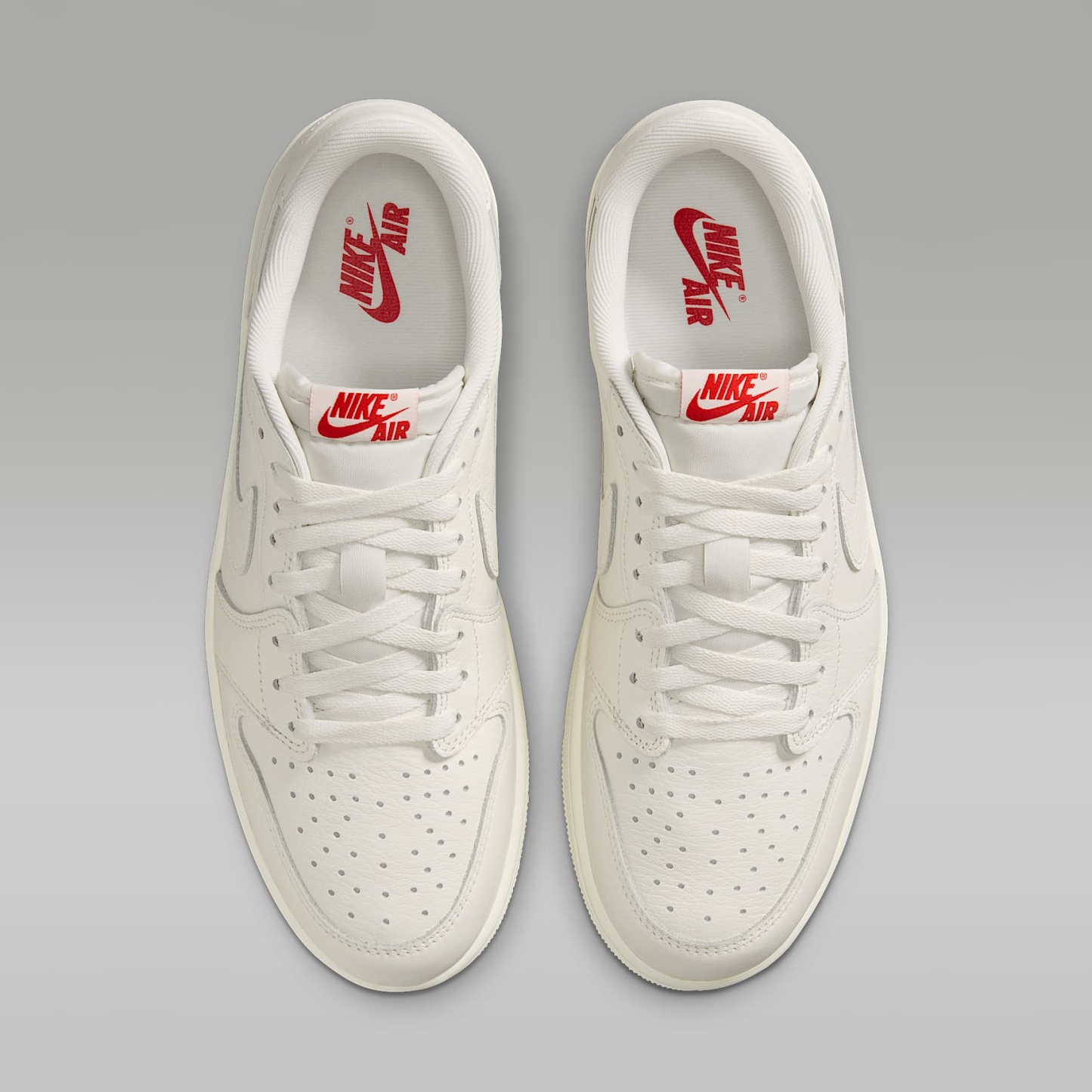 Air Jordan 1 Retro Low Schuh (Herren) – Sail/University Red/Sail