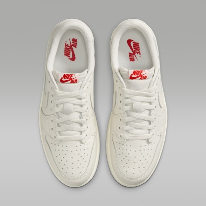 Air Jordan 1 Retro Low Schuh (Herren) – Sail/University Red/Sail