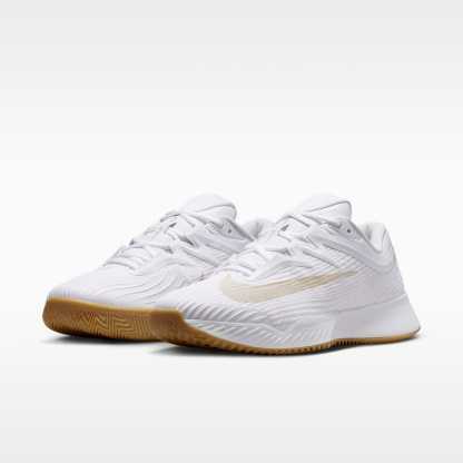 Nike Vapor Pro 3 Clay Court Tennisschuh (Herren) – Weiß/Linen/Linen/Light Orewood Brown