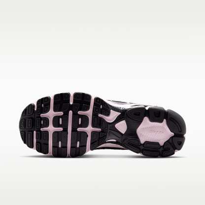 Nike Air Max Moto 2K Schuh mit reflektierenden Akzenten (Damen) – Pink Rise/Metallic Silver/Schwarz/Pearl Pink