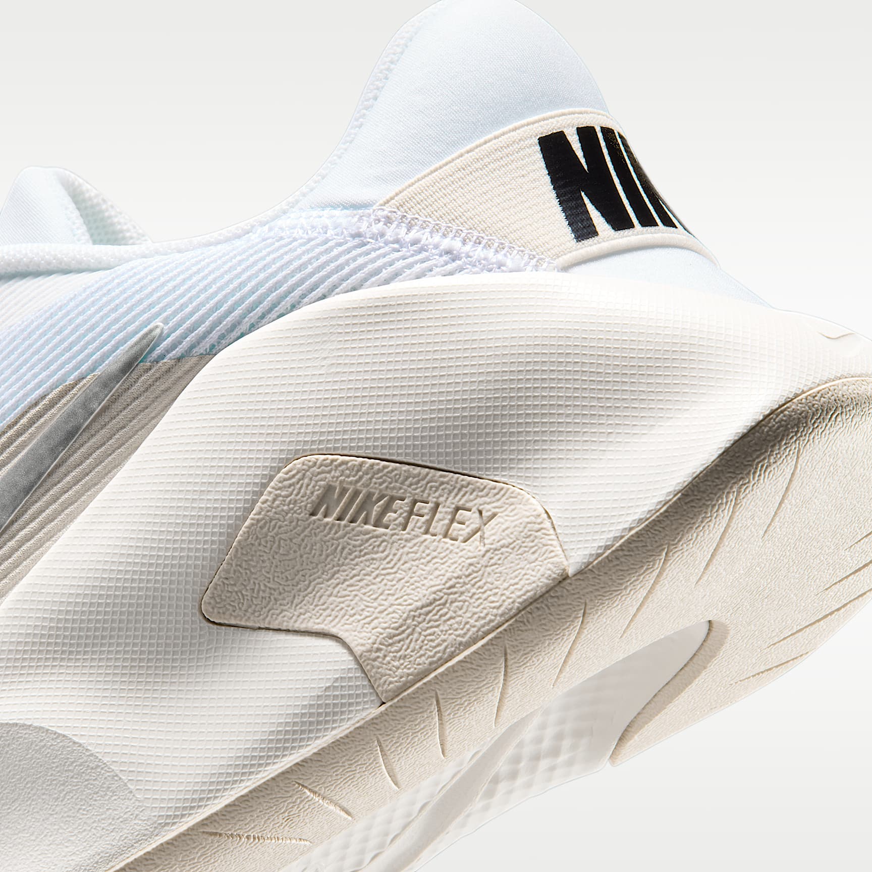 Nike Flex Train Workout-Schuh (Damen) – Weiß/Sail/Phantom/Metallic Silver