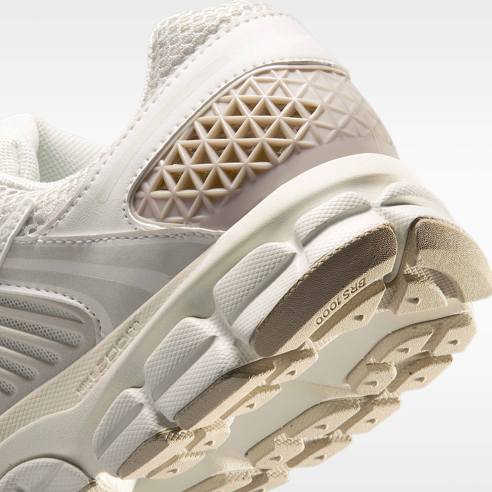 Nike Zoom Vomero 5 Herrenschuh – Phantom/Cream II/Sail/Light Bone