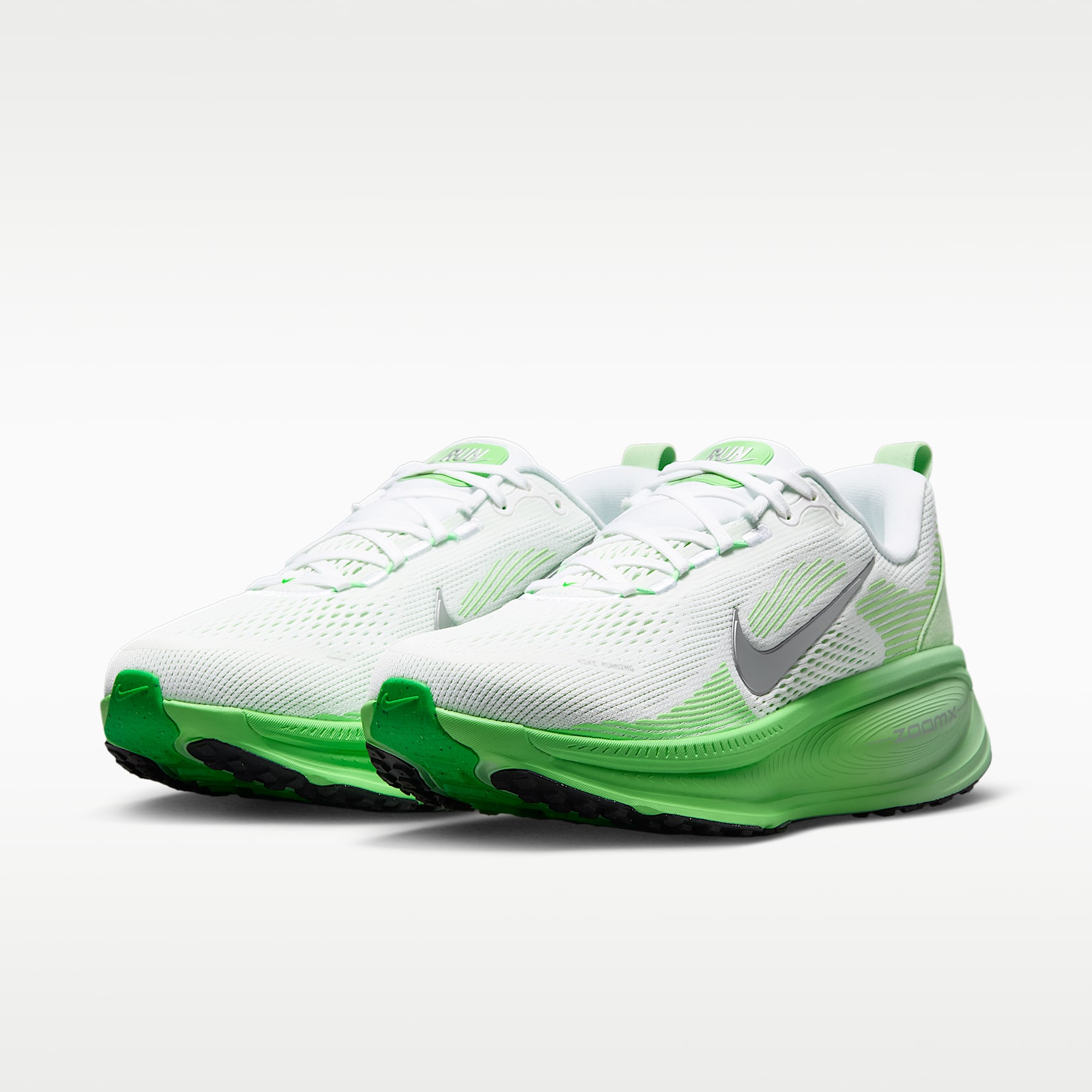 Nike Vomero 18 Straßenlaufschuh (Damen) – Weiß/Illusion Green/Court Green/Metallic Silver