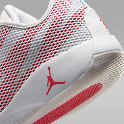 Luka 77 Basketballschuh – Weiß/Swan/Picante Red