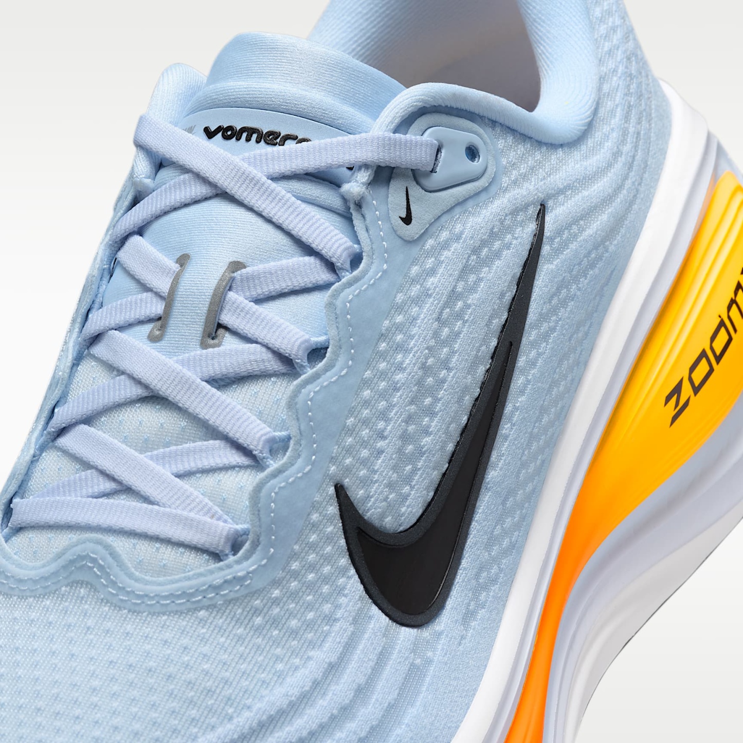 Nike Vomero Plus Straßenlaufschuh (Herren) – Hydrogen Blue/Weiß/Total Orange/Schwarz