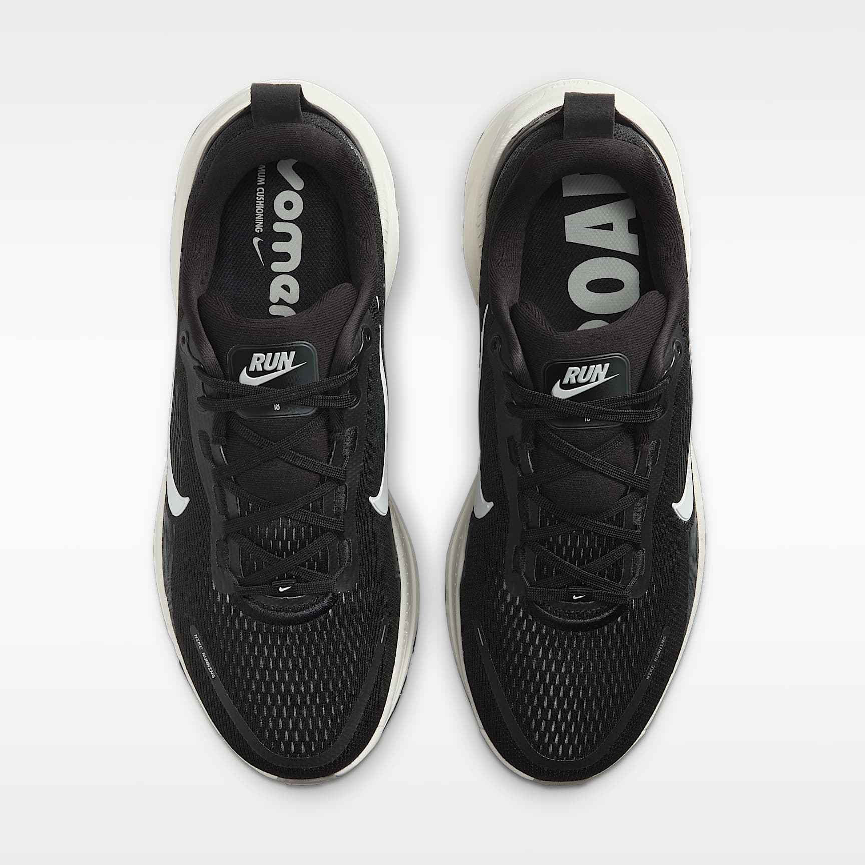 Nike Vomero 18 Herren-Laufschuh (weit) – Schwarz/Coconut Milk/Light Iron Ore/Summit White