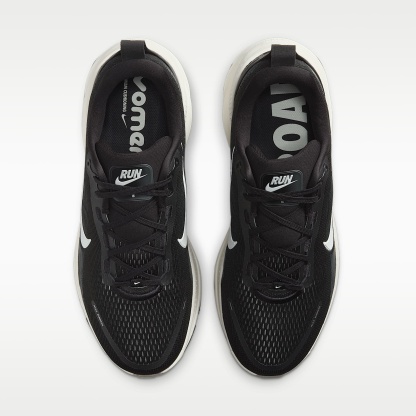 Nike Vomero 18 Herren-Laufschuh (weit) – Schwarz/Coconut Milk/Light Iron Ore/Summit White