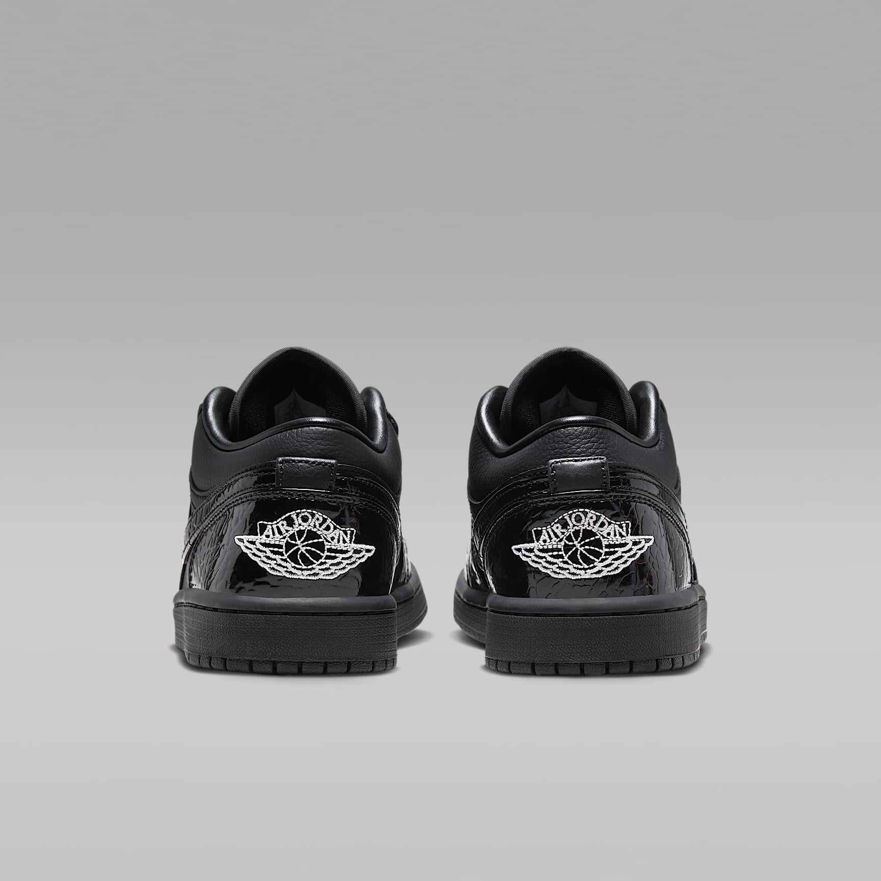 Air Jordan 1 Low SE Damenschuh – Schwarz/Weiß/Metallic Silver/Schwarz