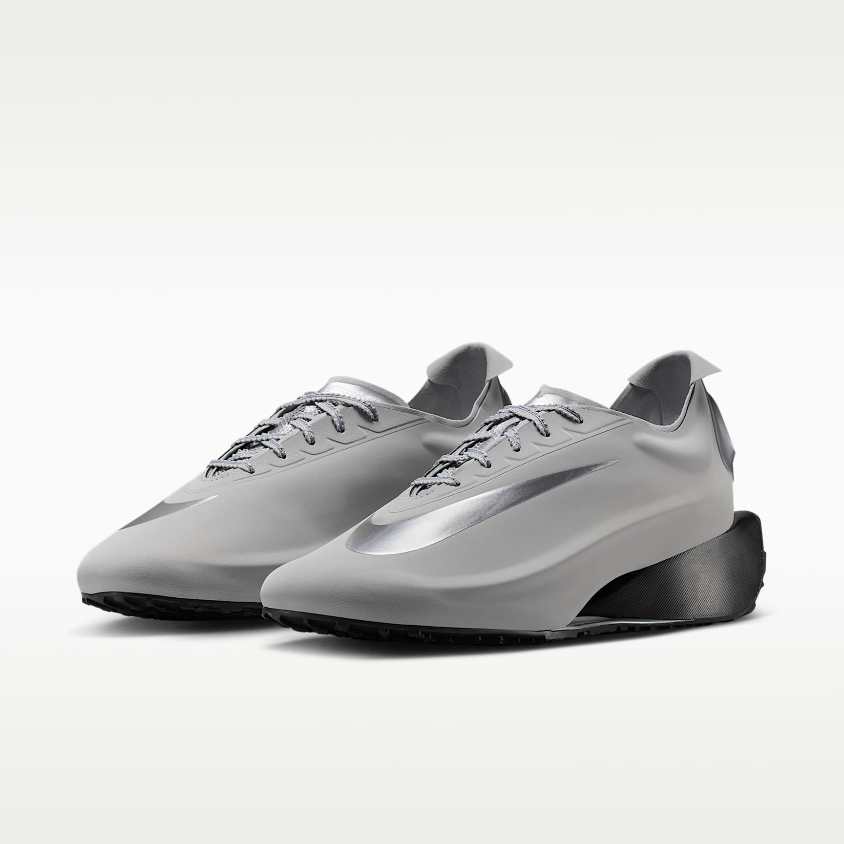 Nike First Sight Noir Schuh (Damen) – Flat Silver/Schwarz/Metallic Silver