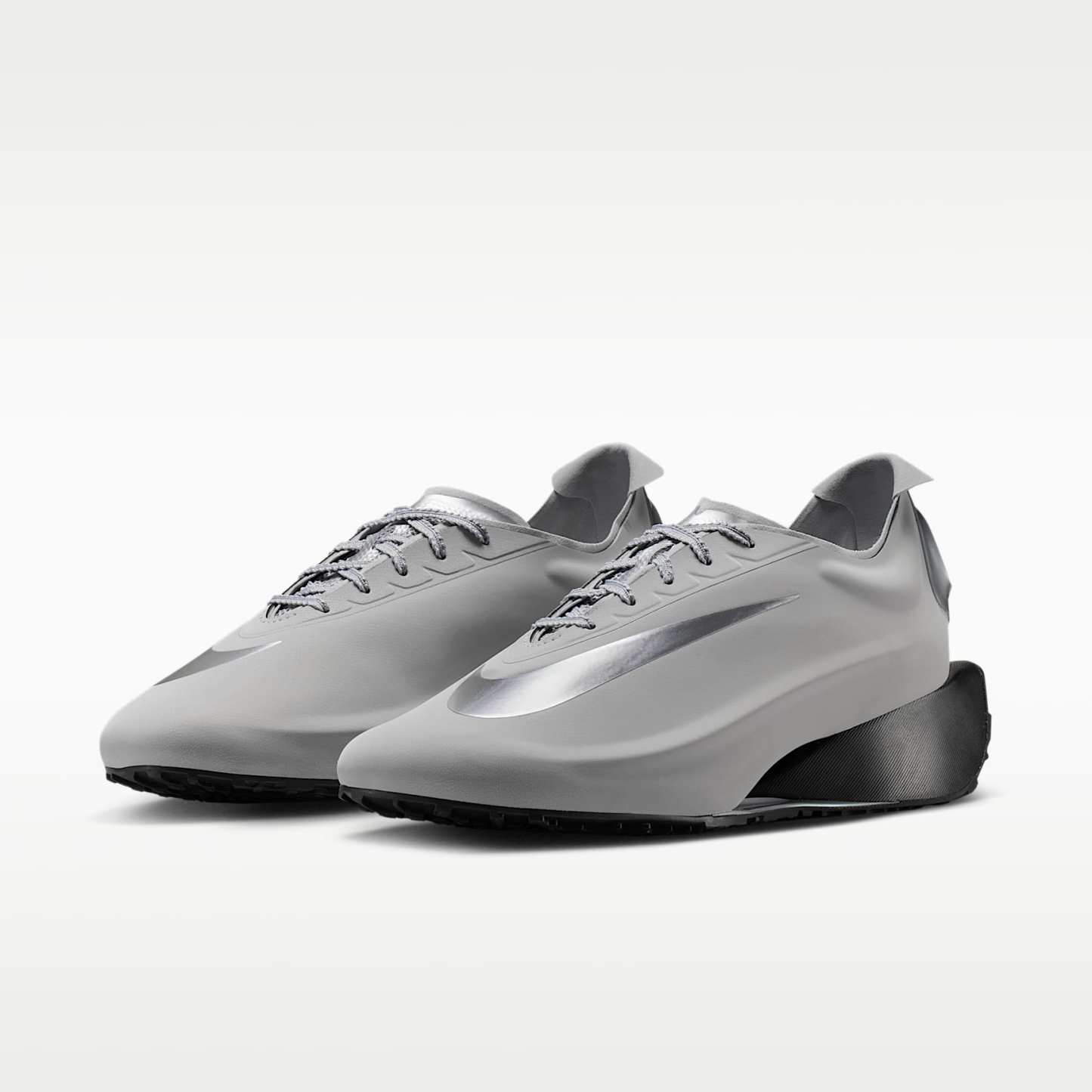 Nike First Sight Noir Schuh (Damen) – Flat Silver/Schwarz/Metallic Silver