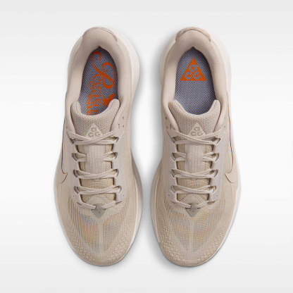 Nike ACG Pegasus Trail Traillaufschuh (Herren) – Cream II/Light Orewood Brown/Safety Orange/Cream II