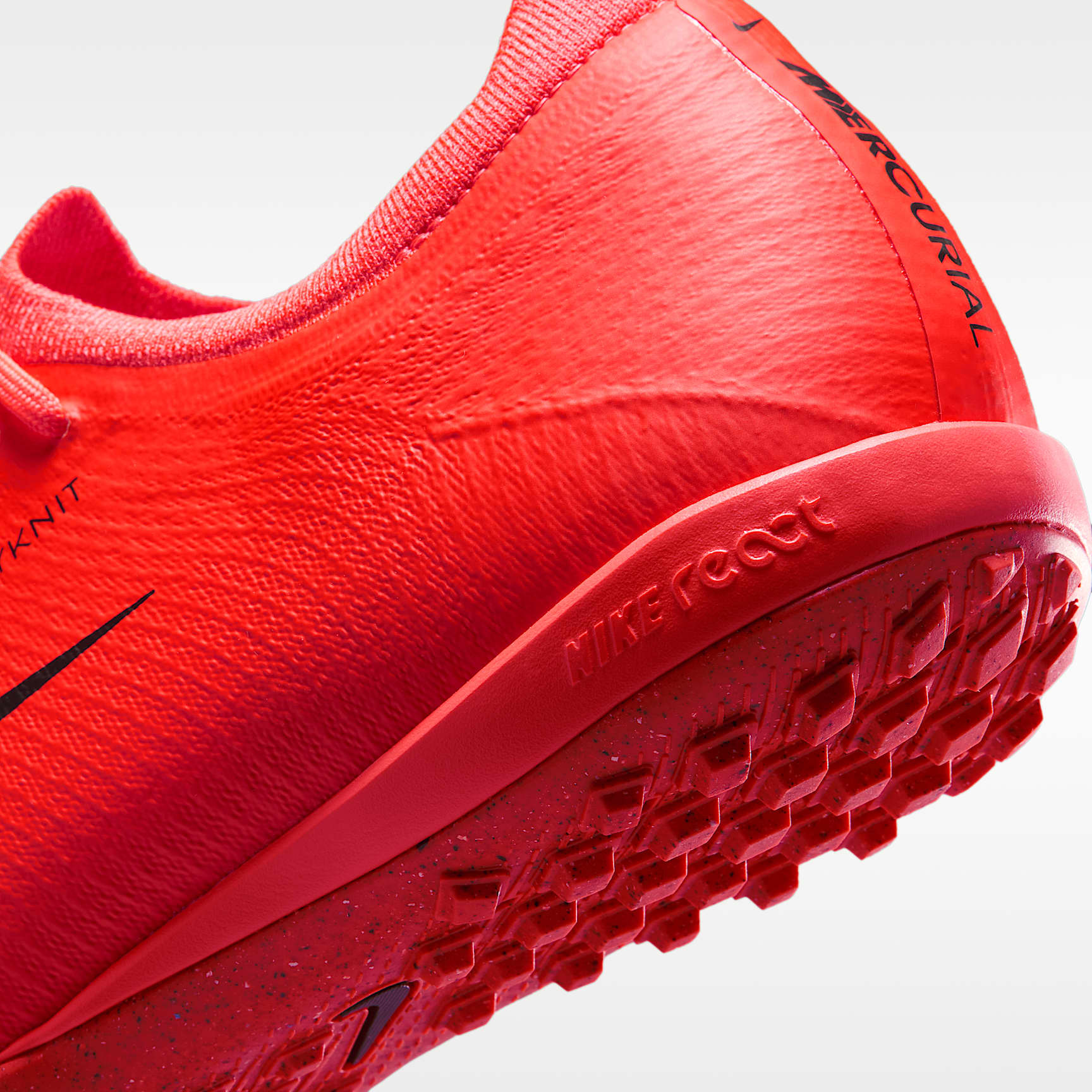 Nike Mercurial Vapor 17 Pro Low-Top-Fußballschuh für Turf – Bright Crimson/Blur