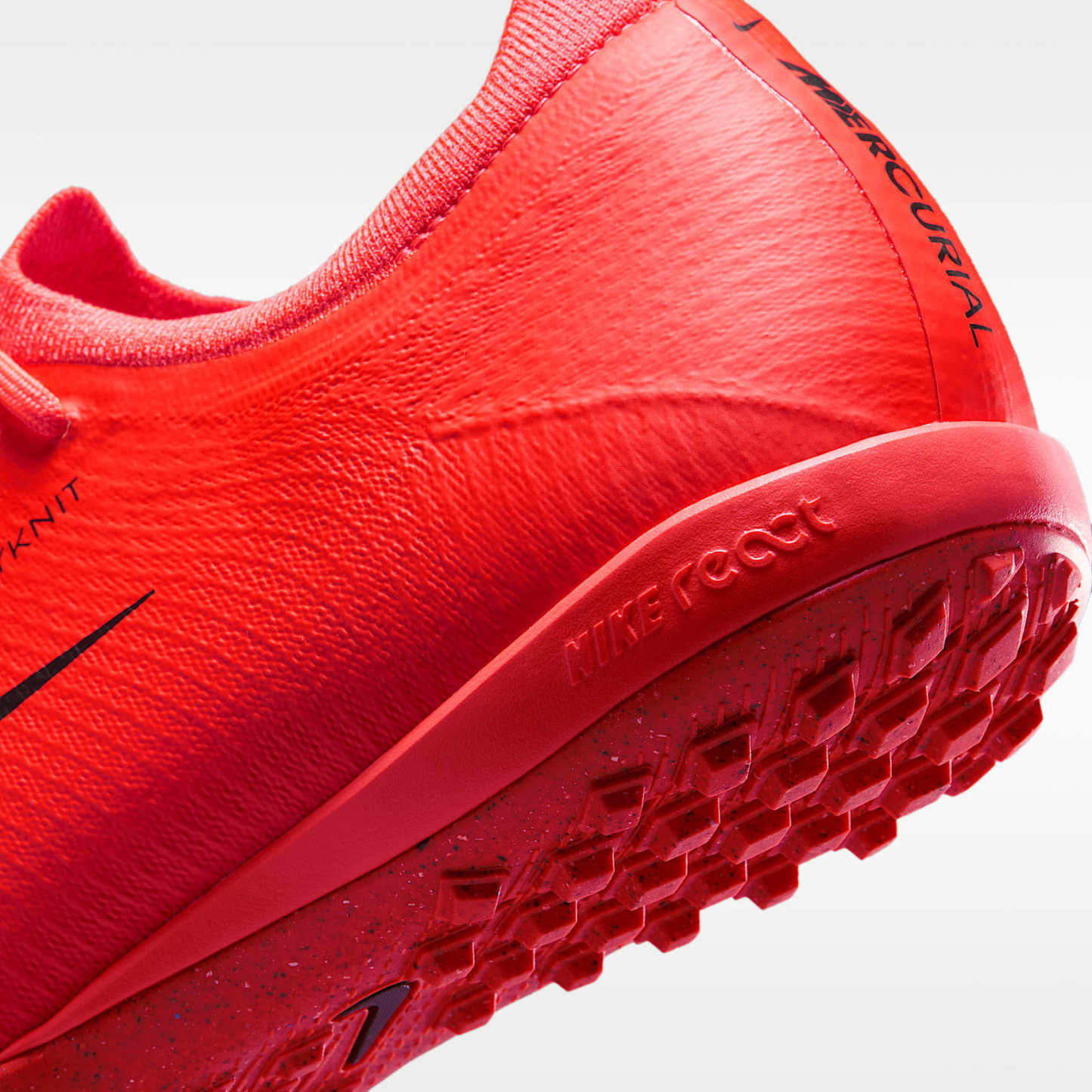 Nike Mercurial Vapor 17 Pro Low-Top-Fußballschuh für Turf – Bright Crimson/Blur