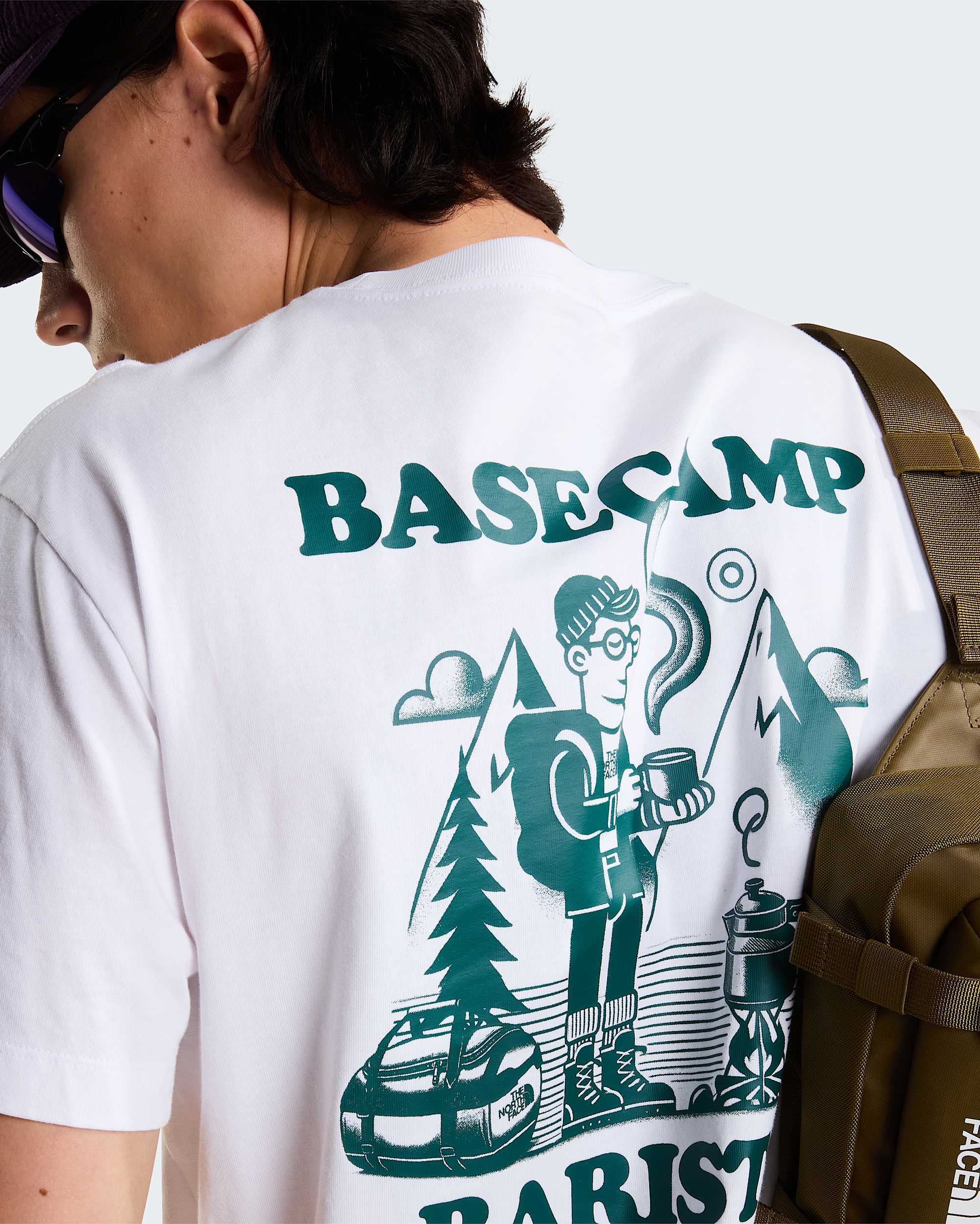 Unisex Basecamp Barista Graphic T-Shirt mit lockerer Passform – TNF White-Pacific Teal