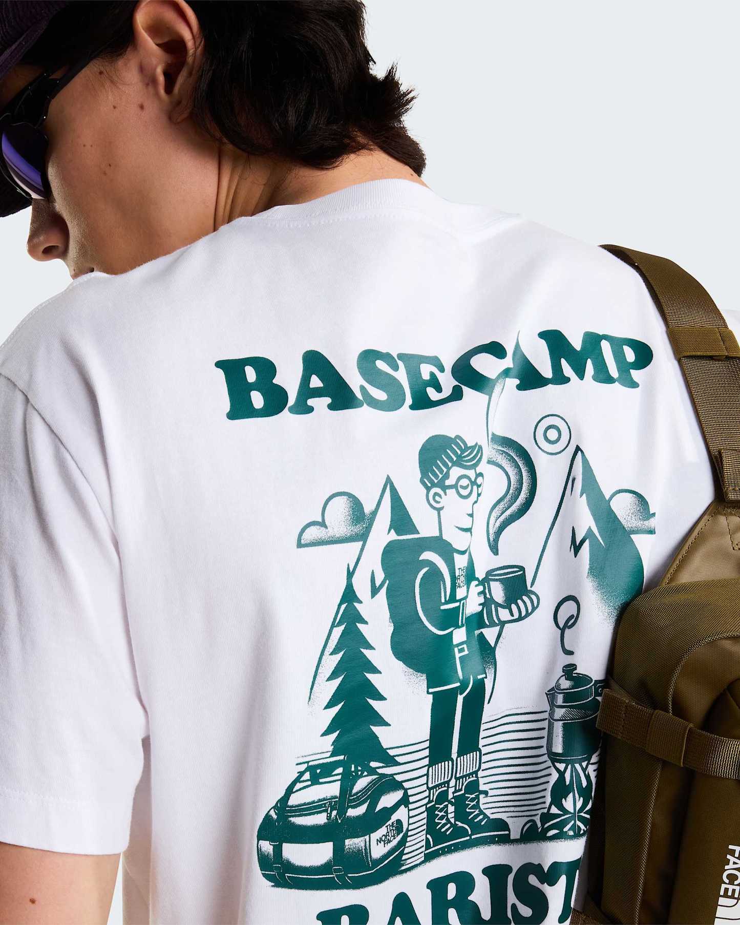 Unisex Basecamp Barista Graphic T-Shirt mit lockerer Passform – TNF White-Pacific Teal