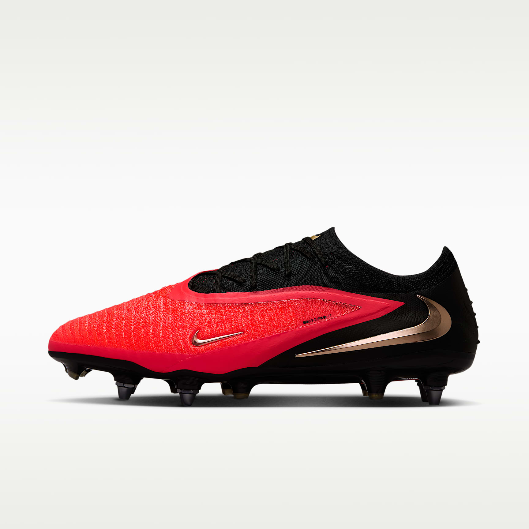 Nike Phantom 6 Low Elite Fußballschuh für weichen Rasen – Bright Crimson/Schwarz/Blur
