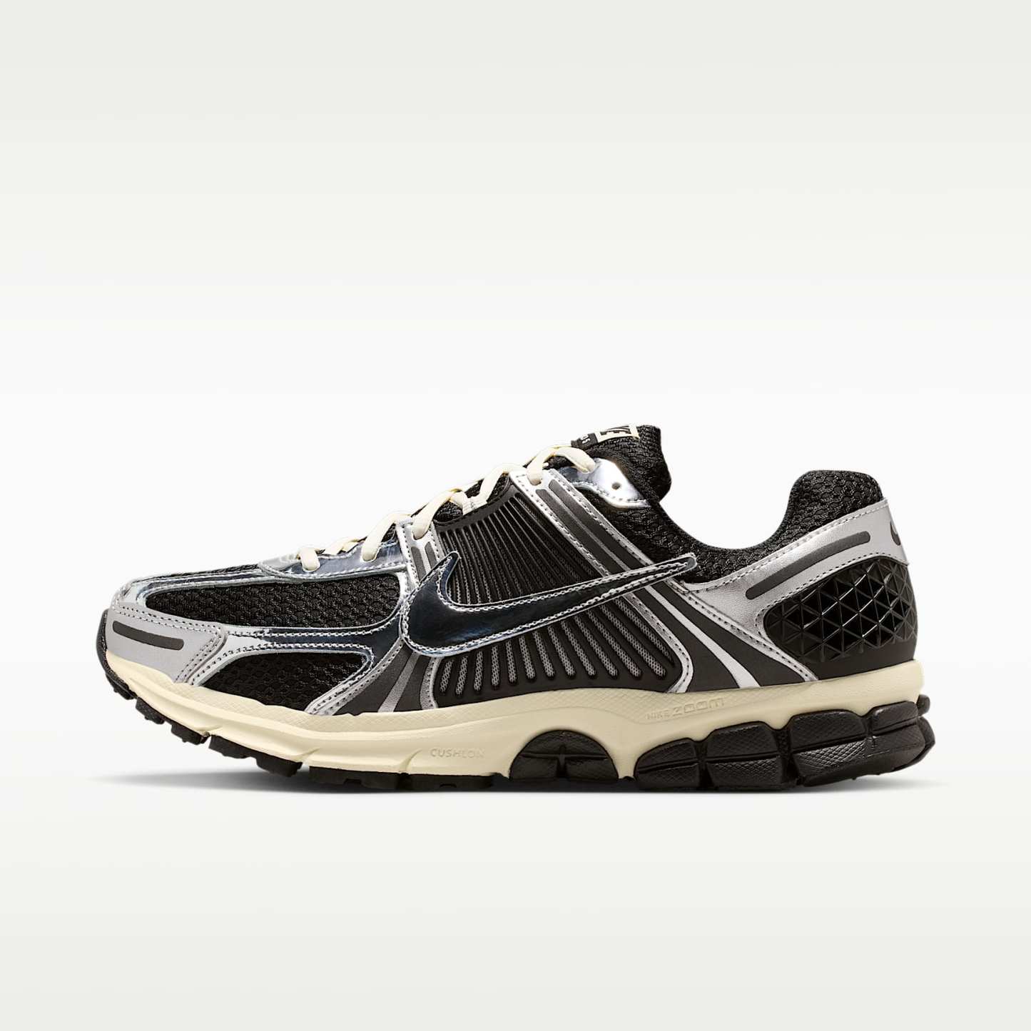Nike Zoom Vomero 5 Schuh (Herren) – Schwarz/Metallic Silver/Coconut Milk/Chrome