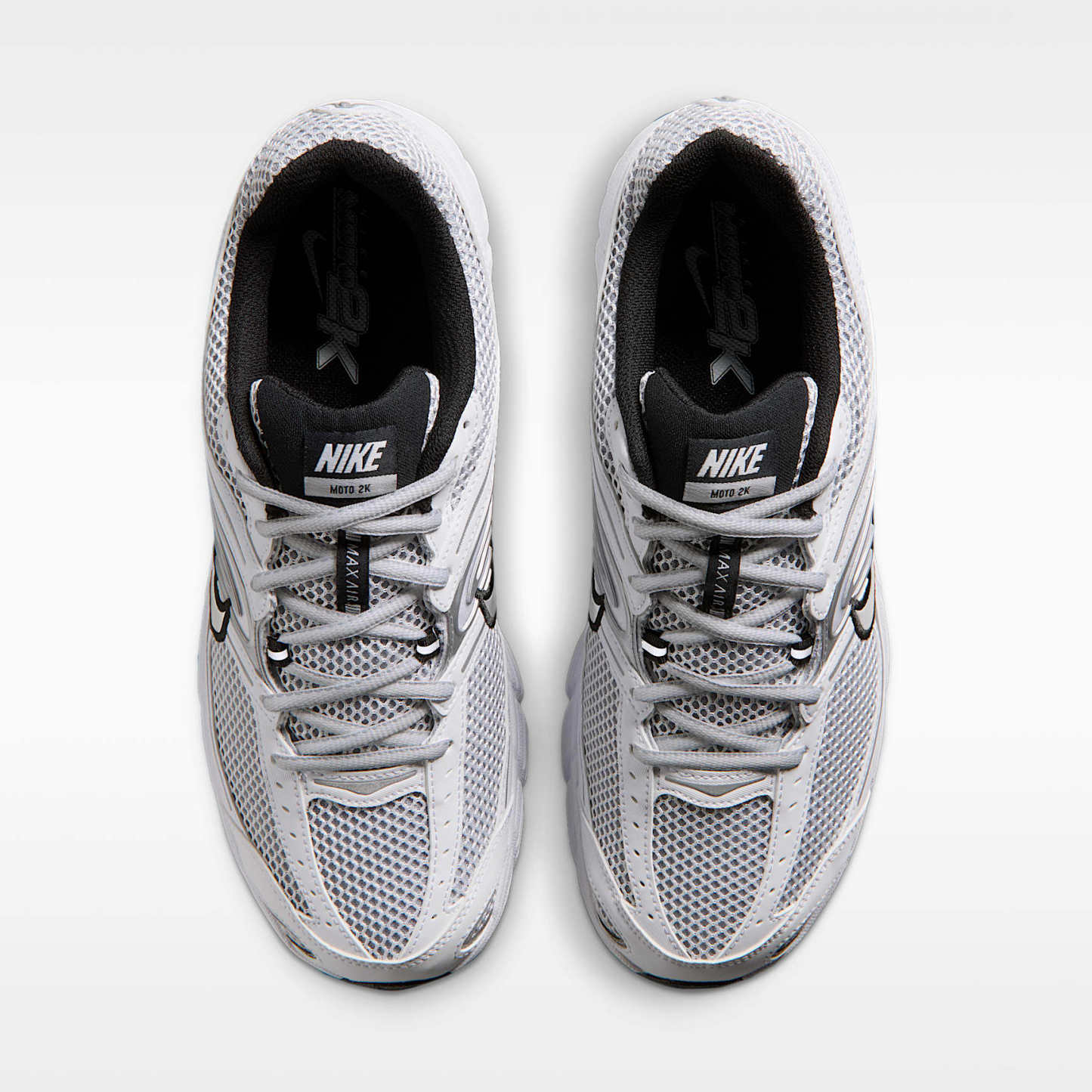 Nike Air Max Moto 2K Schuh (Herren) – Weiß/Schwarz/Wolf Grey/Metallic Silver