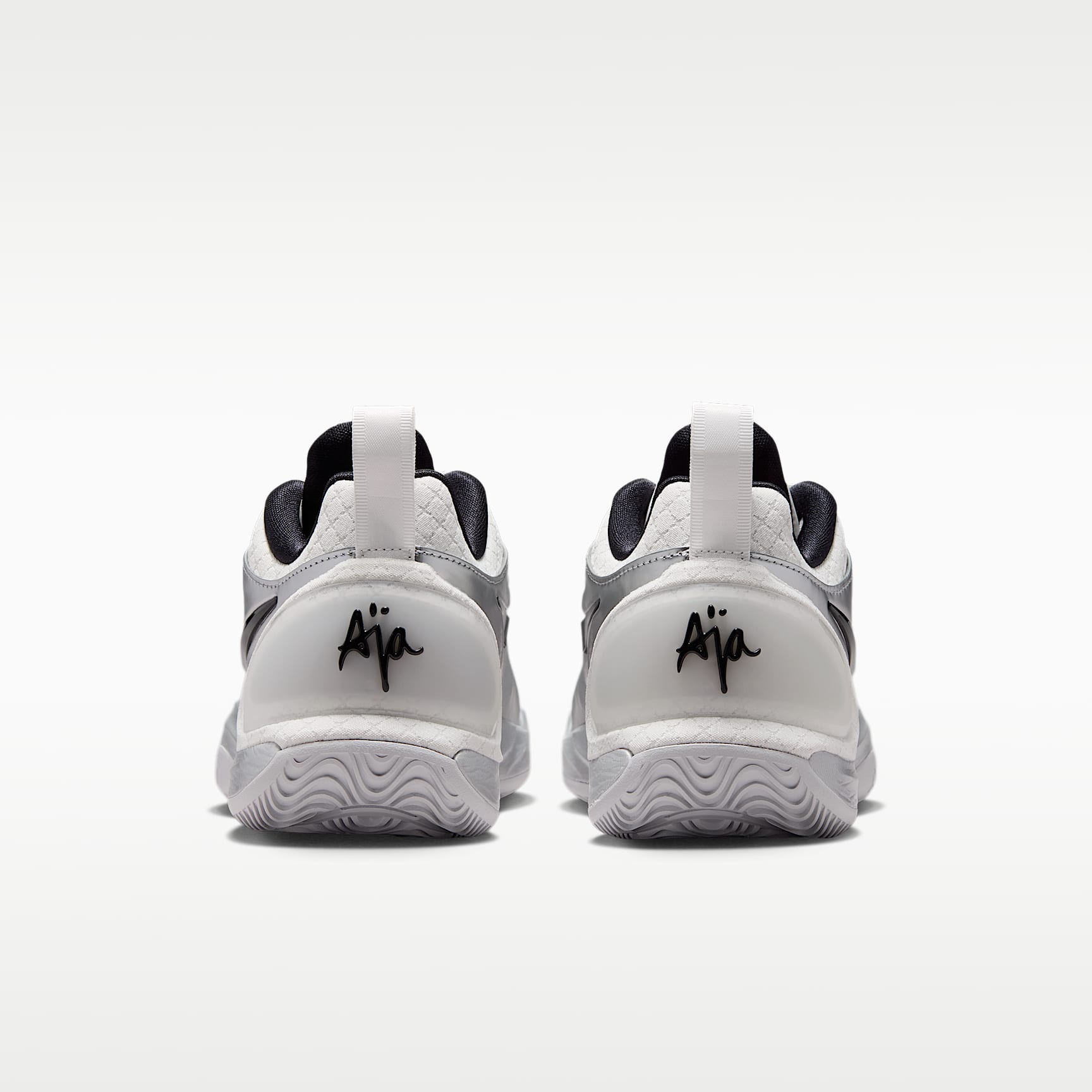 A'Two "Mirrored" A'ja Wilson Basketballschuh – Summit White/Metallic Silver/Schwarz