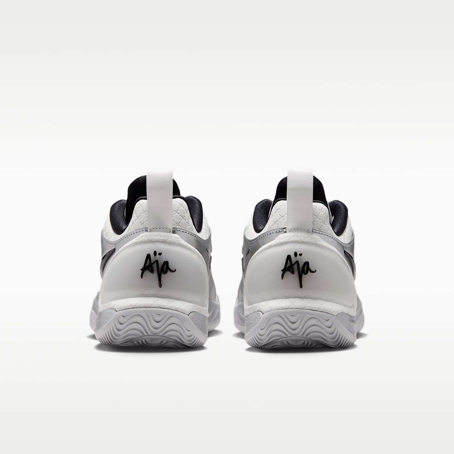 A'Two "Mirrored" A'ja Wilson Basketballschuh – Summit White/Metallic Silver/Schwarz