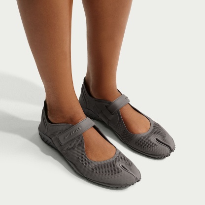 NikeSKIMS Rift Mesh Schuh (Damen) – Cave Stone/Medium Ash/Cave Stone