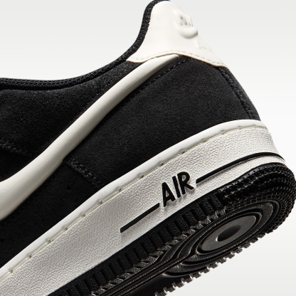 Nike Air Force 1 LV8 Schuh (ältere Kinder) – Schwarz/Sail