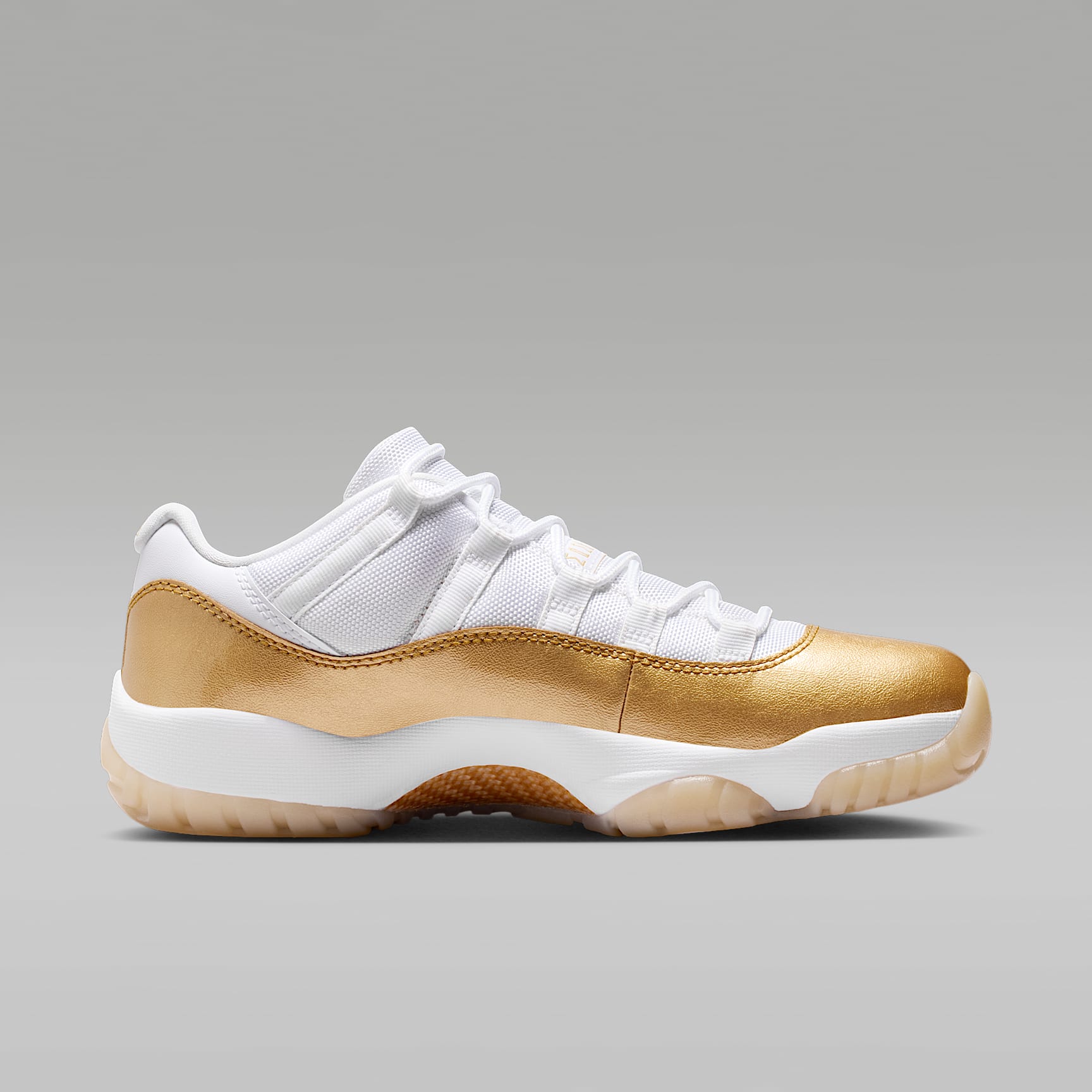 Air Jordan 11 Low "Mother's Day" Schuh (Damen) – Weiß/Team Gold/Metallic Gold