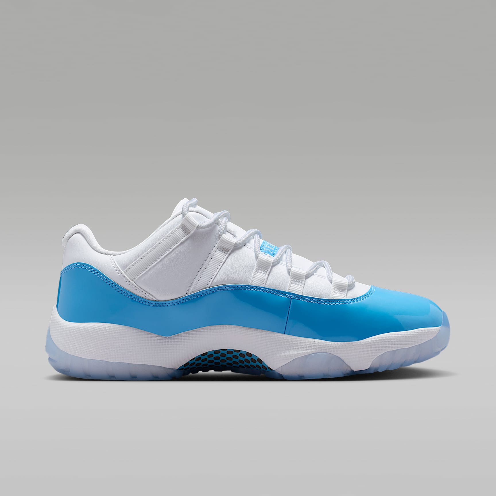 Air Jordan 11 Retro Low "University Blue" Schuh (Herren) – Weiß/Schwarz/University Blue