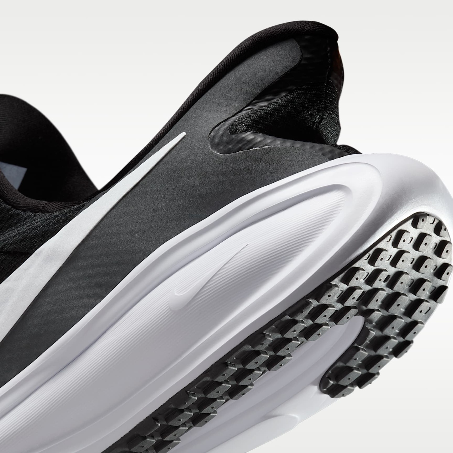 Nike Revolution 8 EasyOn Straßenlaufschuh (Herren) – Schwarz/Anthracite/Wolf Grey/Weiß