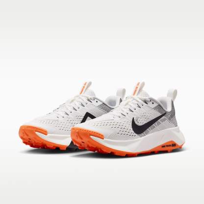 Nike Wildhorse 10 Traillaufschuh (Damen) – Summit White/Safety Orange/Phantom/Schwarz