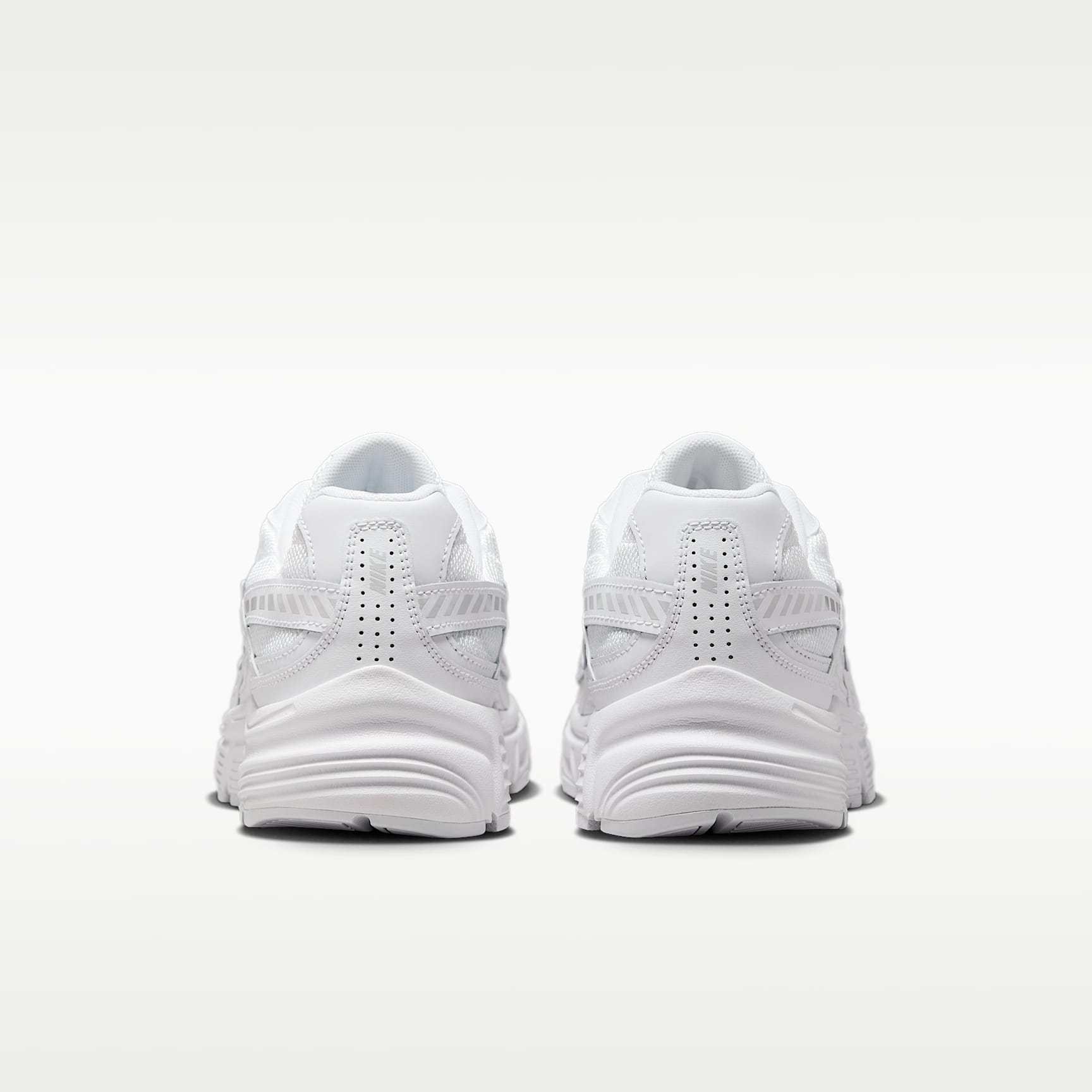 Nike Initiator Damenschuh – Weiß/Photon Dust/Metallic Silver