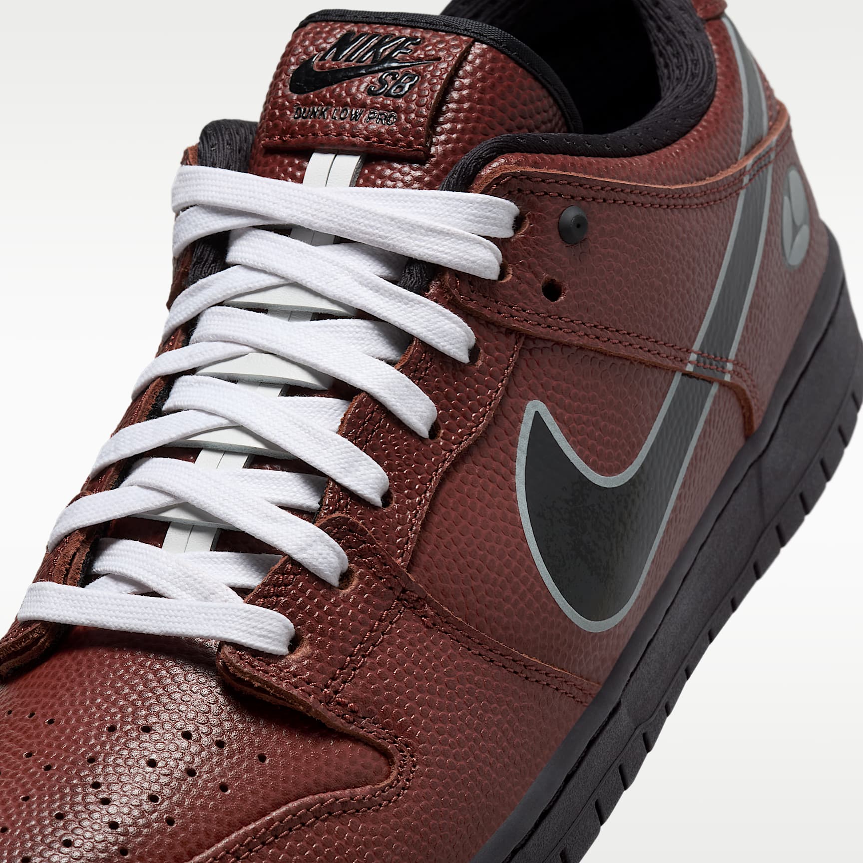 Nike SB Dunk Low Pro Skateboardschuh – Dark Pony/Silber/Weiß/Schwarz