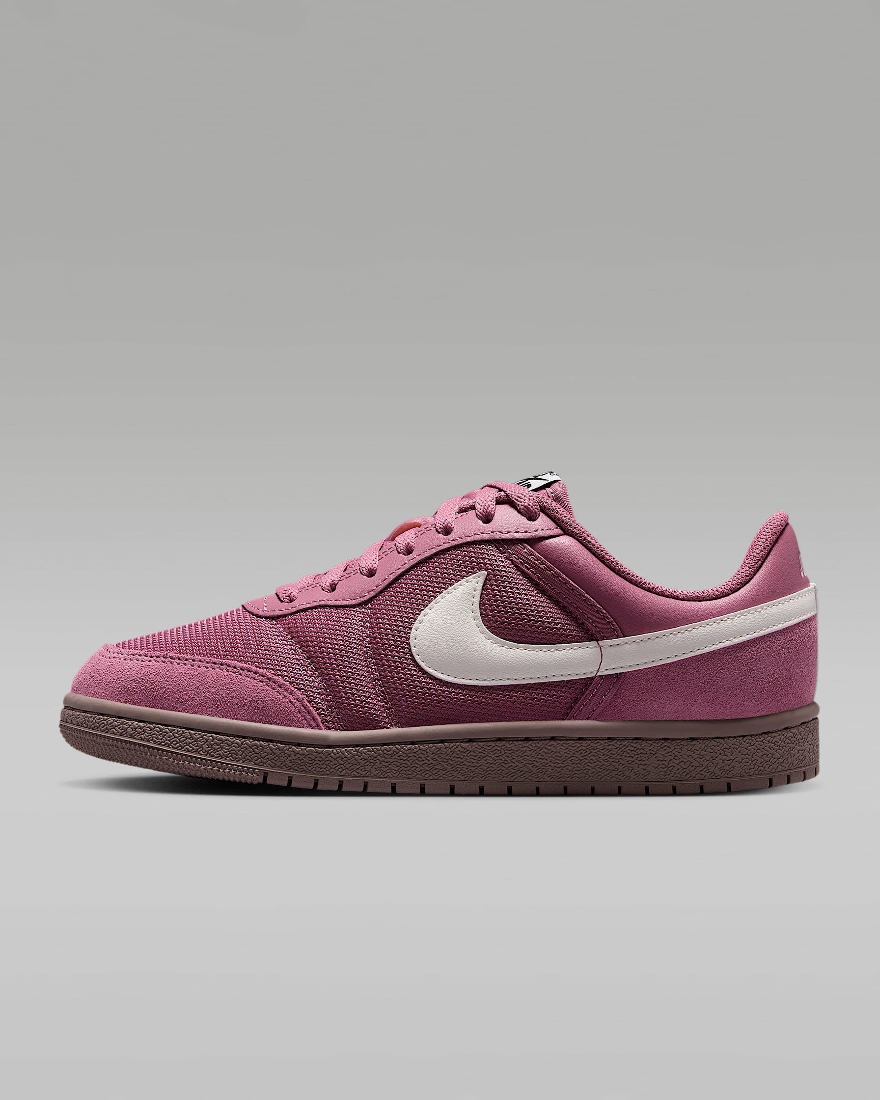 Air Jordan Skyline Low Damenschuh – Desert Berry/Schwarz/Gum Medium Brown/Sail