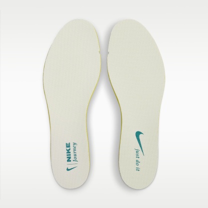 Nike Journey Run Straßenlaufschuh (Herren) – Summit White/Schwarz/Metallic Silver/Bright Spruce