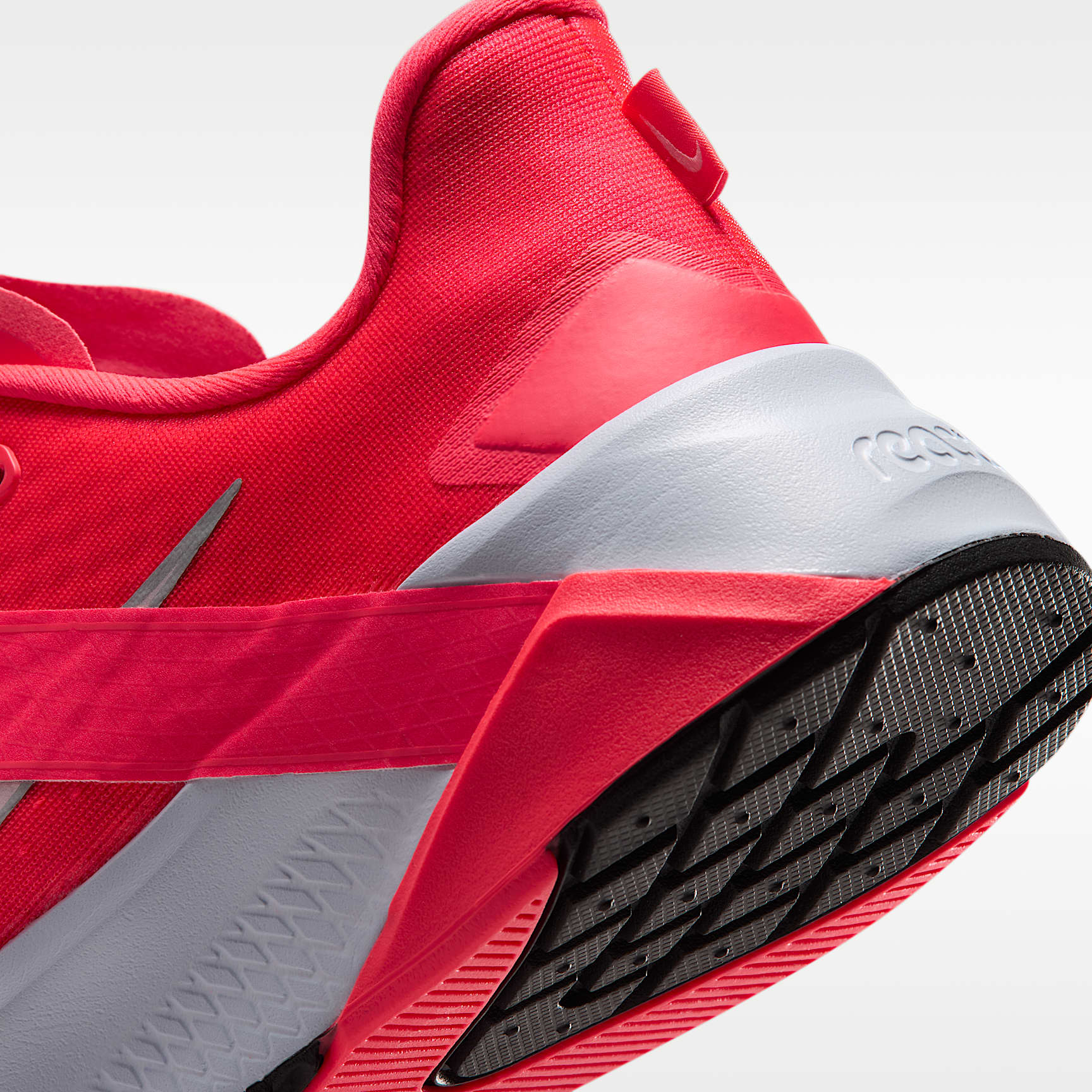 Nike Hybrid RN Trainingsschuh (Herren) – Laser Crimson/Football Grey/Football Grey/Metallic Silver
