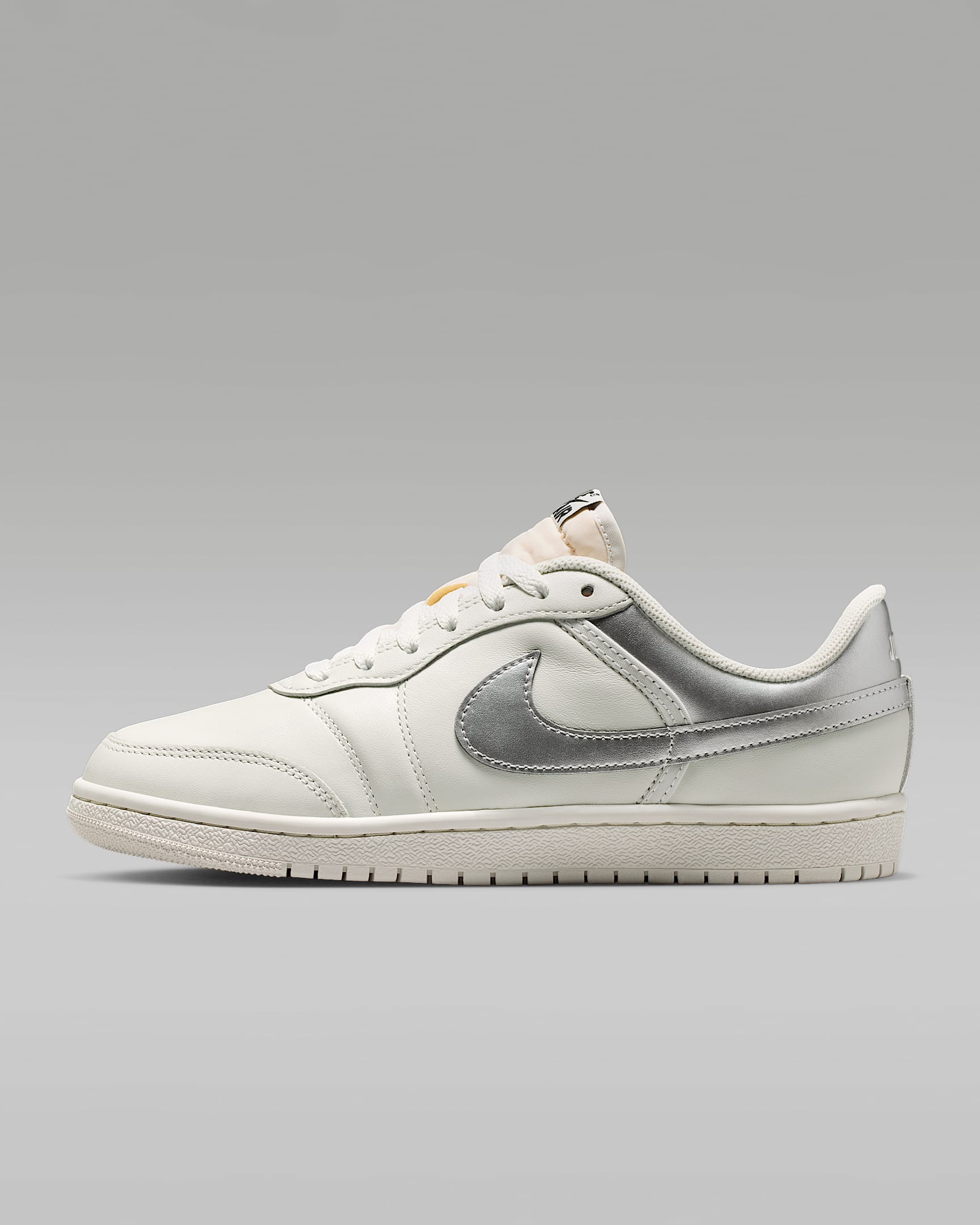 Air Jordan Skyline Low Damenschuh – Swan/Schwarz/Metallic Silver