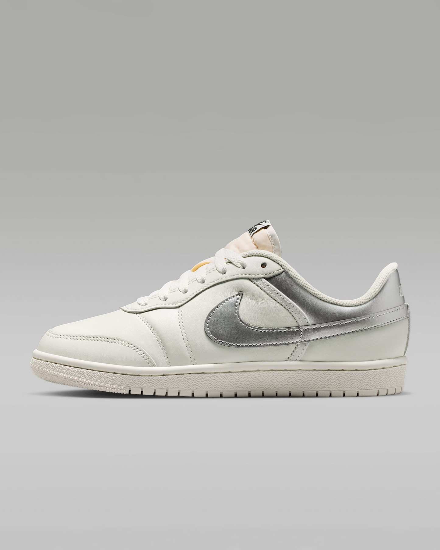Air Jordan Skyline Low Damenschuh – Swan/Schwarz/Metallic Silver