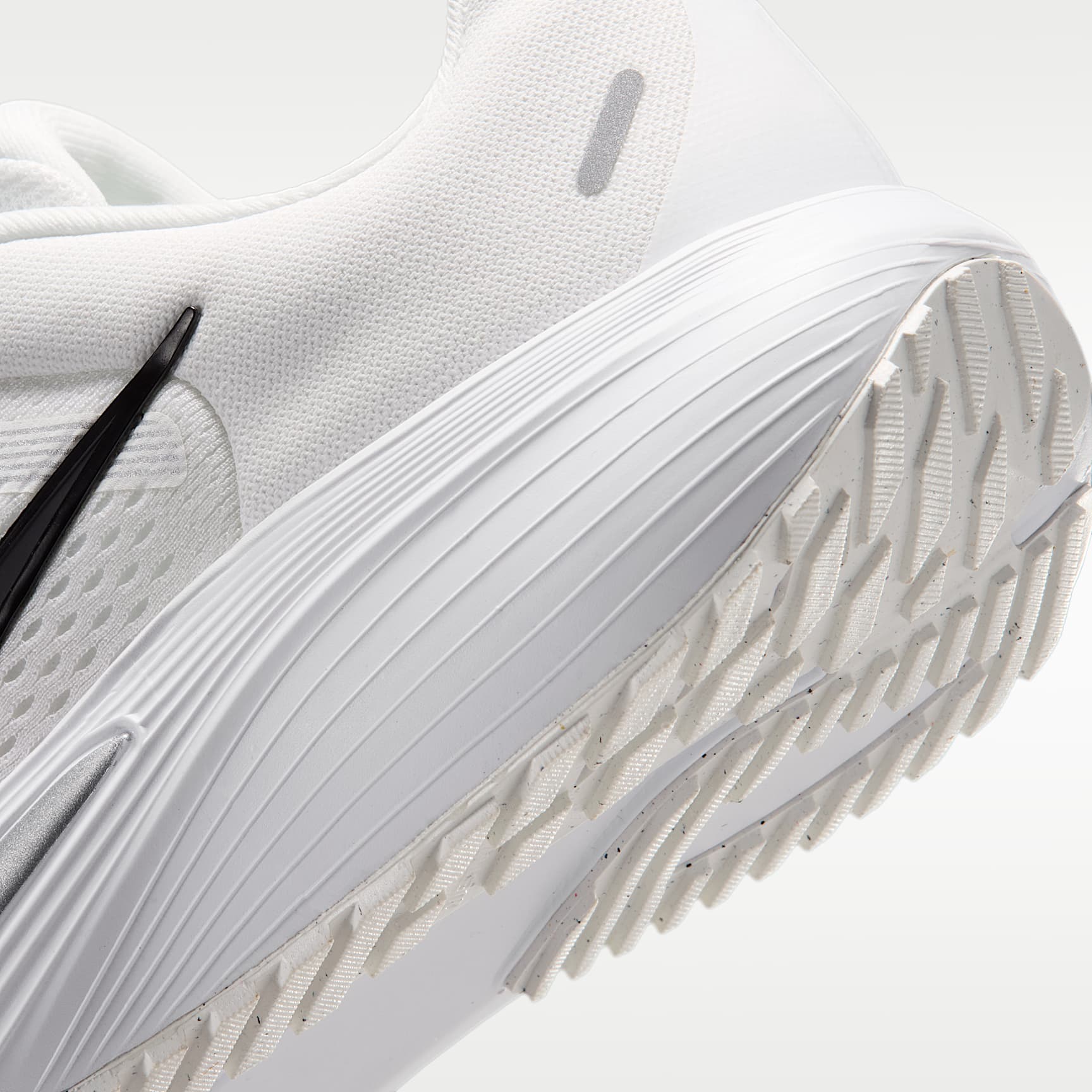 Nike Quest 7 Straßenlaufschuhe (Damen) – Summit White/Weiß/Metallic Silver/Schwarz