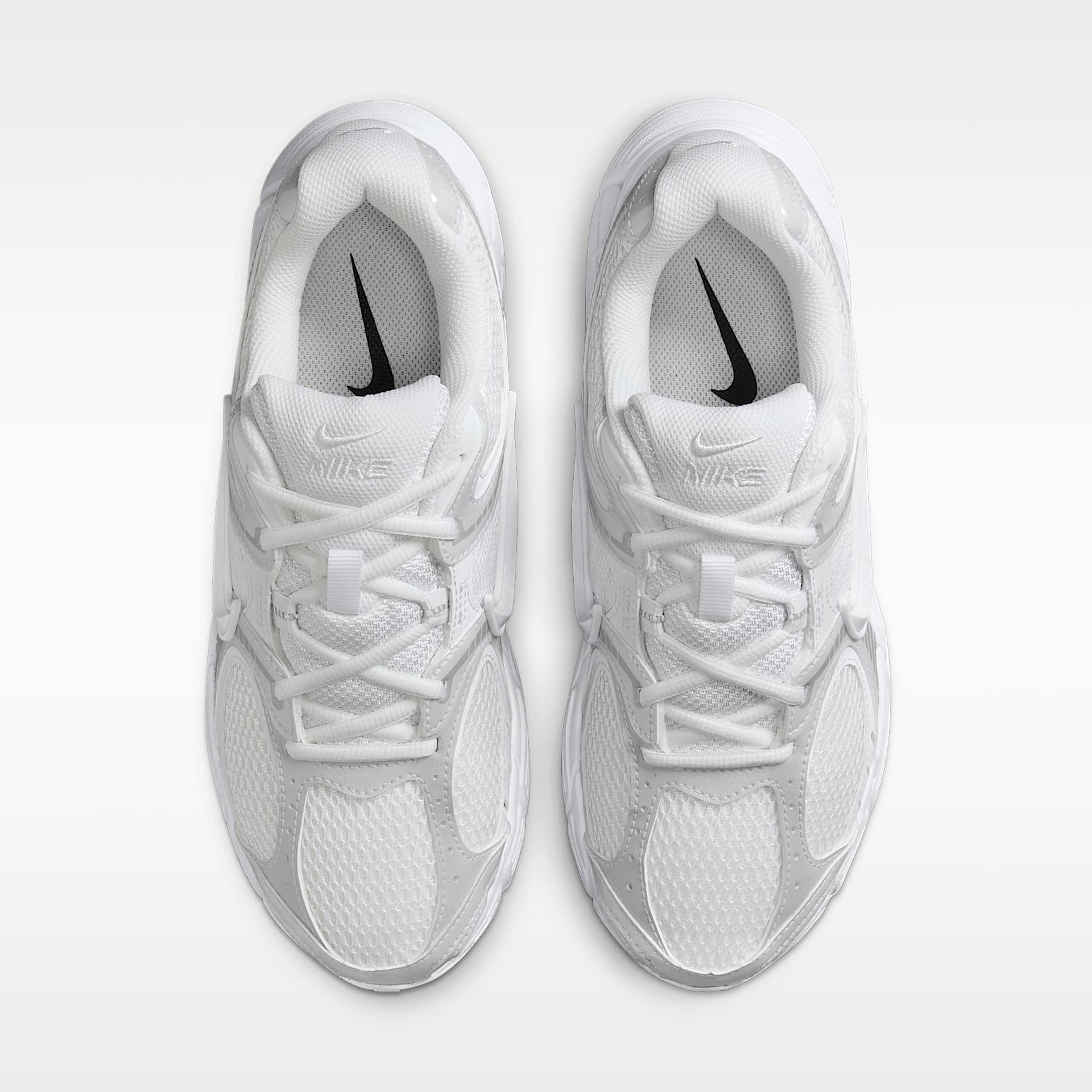 Nike V5 RNR Schuh mit reflektierenden Akzenten (Damen) – Weiß/Schwarz/Metallic Silver/Weiß