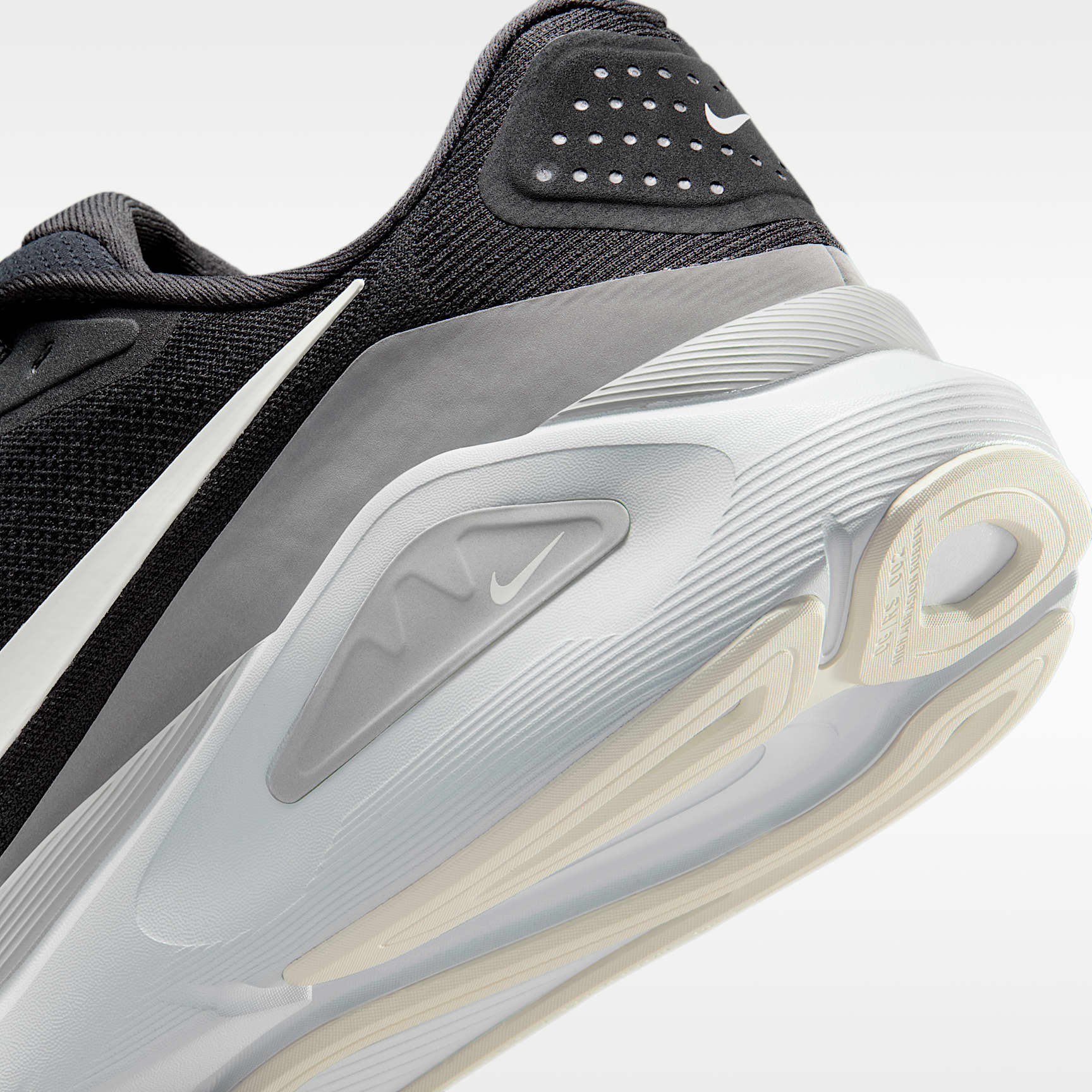 Nike Structure 26 Straßenlaufschuh (Herren) – Anthracite/Light Smoke Grey/Pure Platinum/Sail