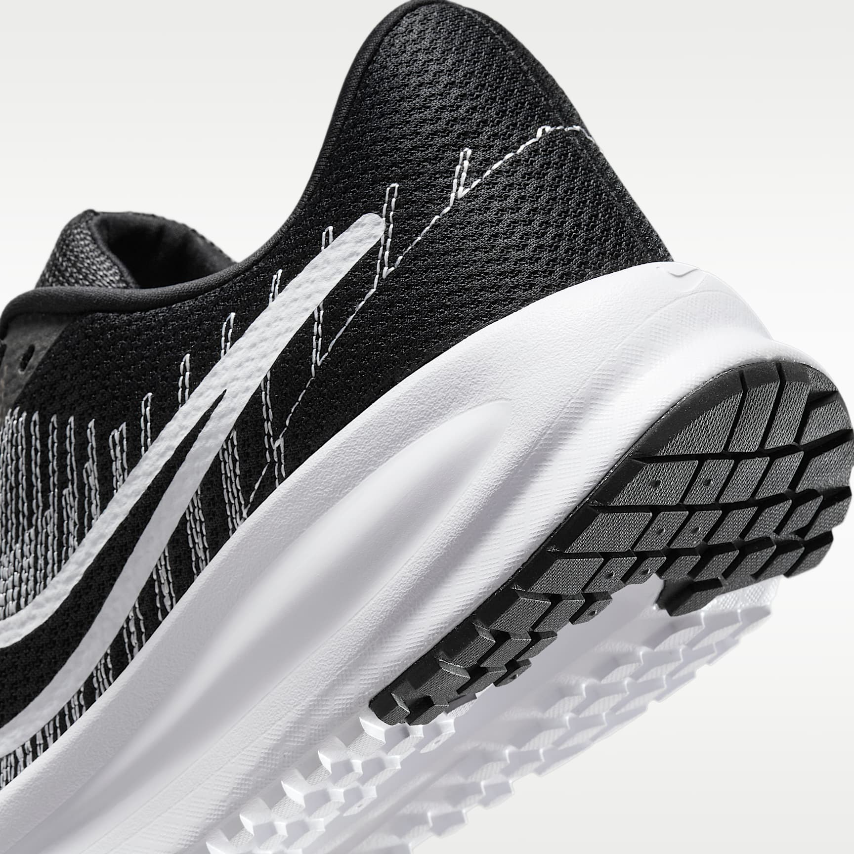 Nike Run Defy Straßenlaufschuh (Herren) – Schwarz/Weiß