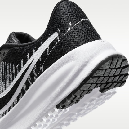 Nike Run Defy Straßenlaufschuh (Herren) – Schwarz/Weiß