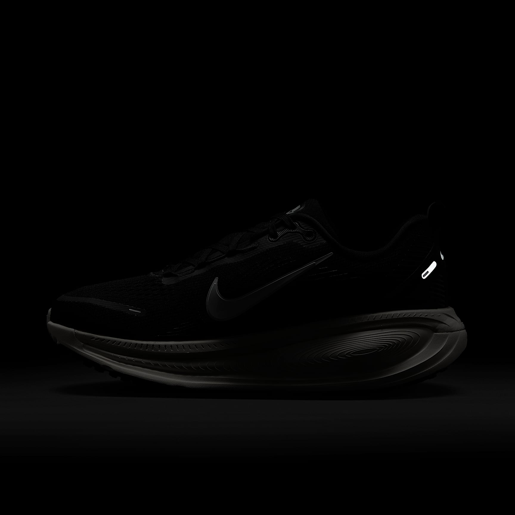 Nike Vomero 18 Straßenlaufschuh (Damen) – Schwarz/Coconut Milk/Light Iron Ore/Summit White