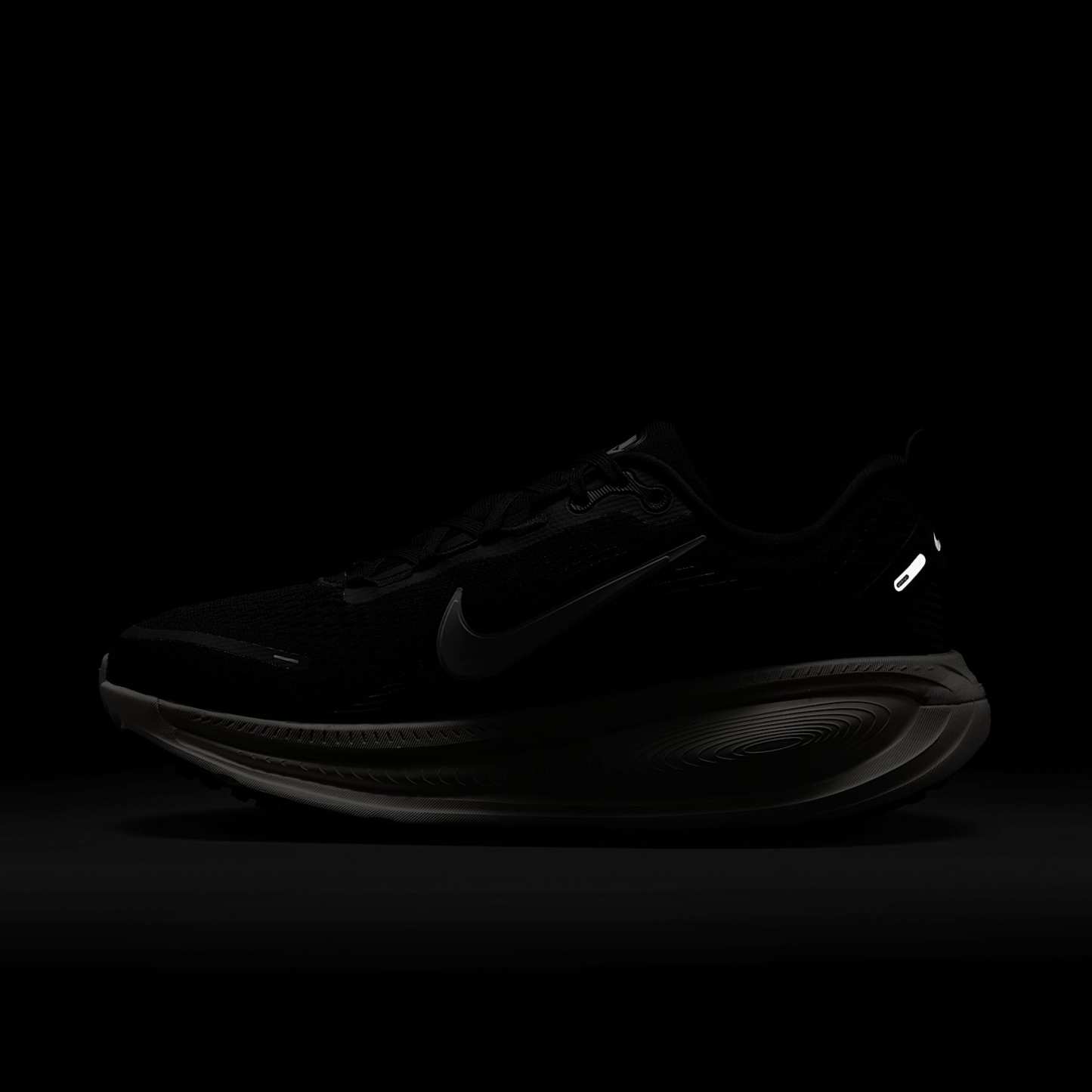 Nike Vomero 18 Straßenlaufschuh (Damen) – Schwarz/Coconut Milk/Light Iron Ore/Summit White