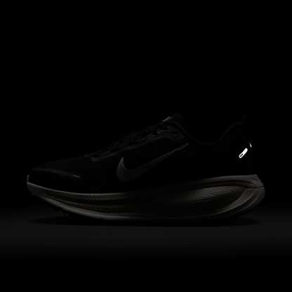 Nike Vomero 18 Straßenlaufschuh (Damen) – Schwarz/Coconut Milk/Light Iron Ore/Summit White